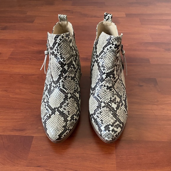 Faux snake print booties - Picture 2 of 5